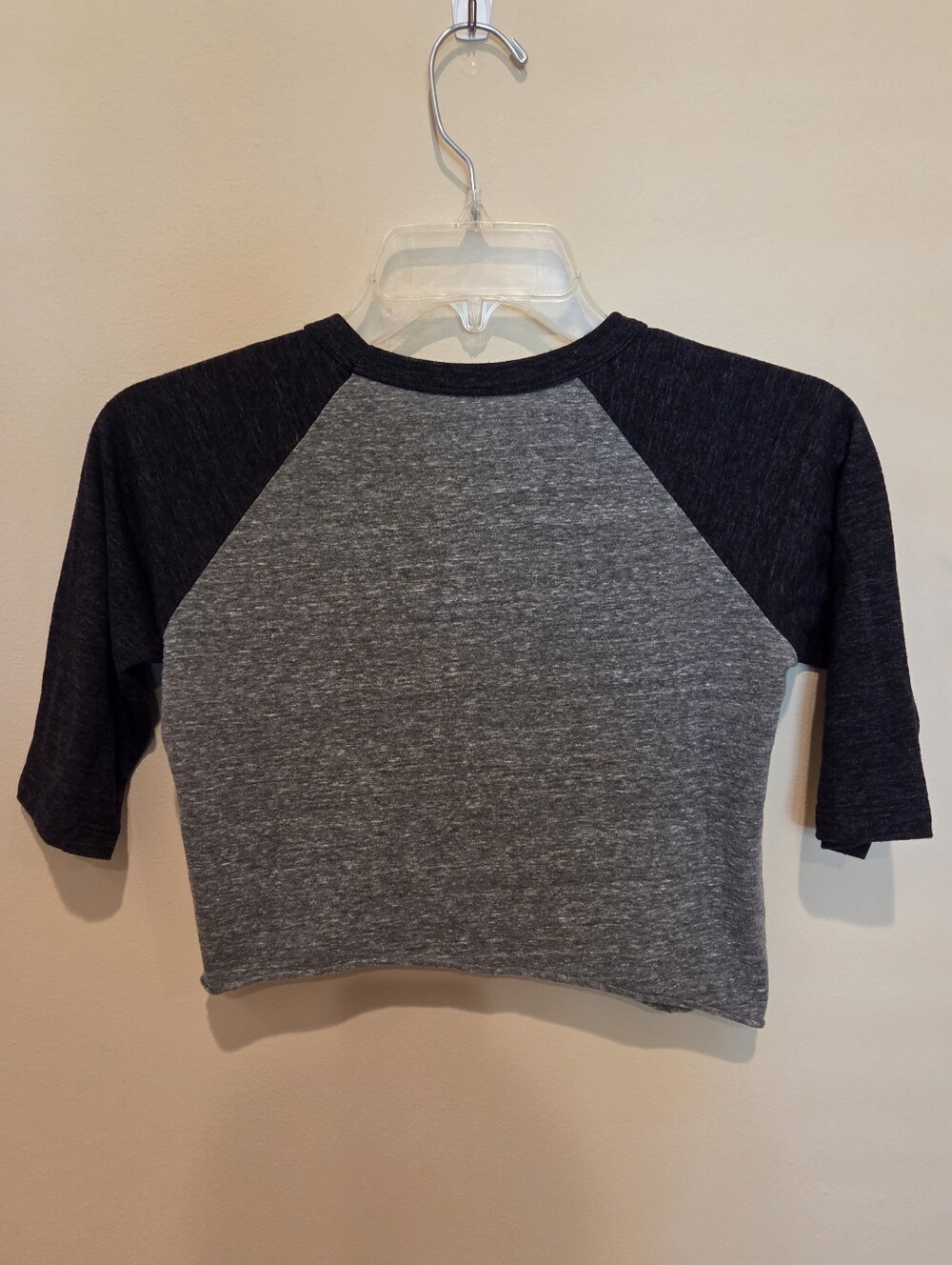 LMU Cropped Raglan Tee - Picture 3 of 4